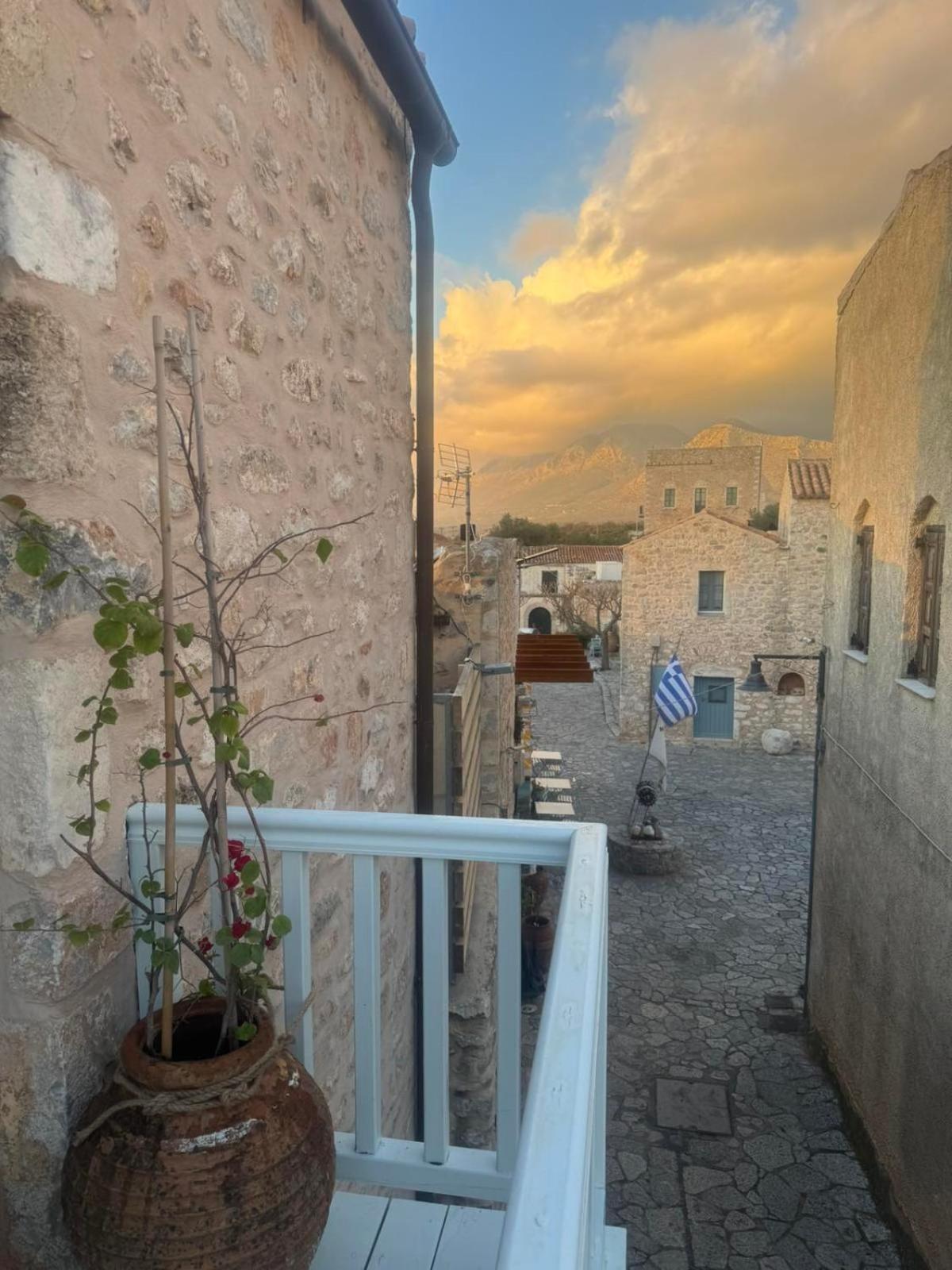 Balcony&Tower Appartement Areopoli Buitenkant foto